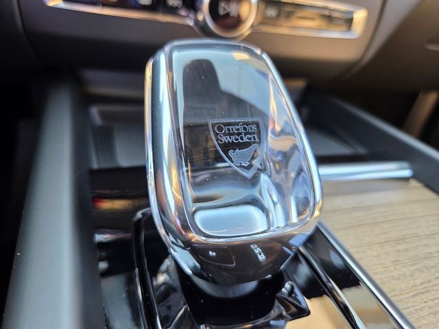 2027 Volvo XC60 B5 Plus