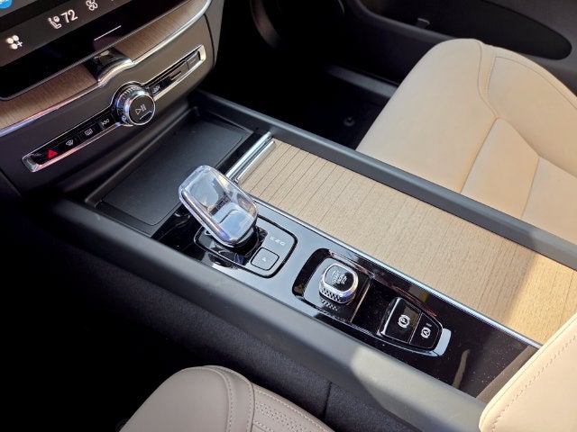 2027 Volvo XC60 B5 Plus