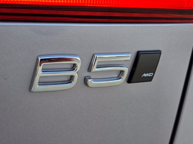 2027 Volvo XC60 B5 Plus