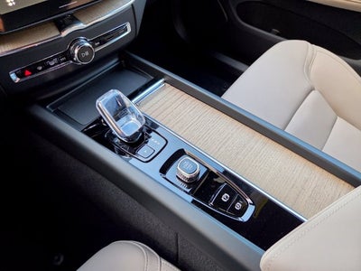 2027 Volvo XC60 B5 Plus