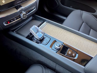 2027 Volvo XC60 B5 Core
