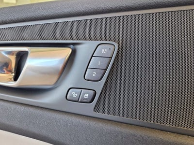 2027 Volvo XC60 B5 Core