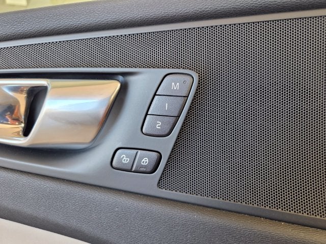 2027 Volvo XC60 B5 Core