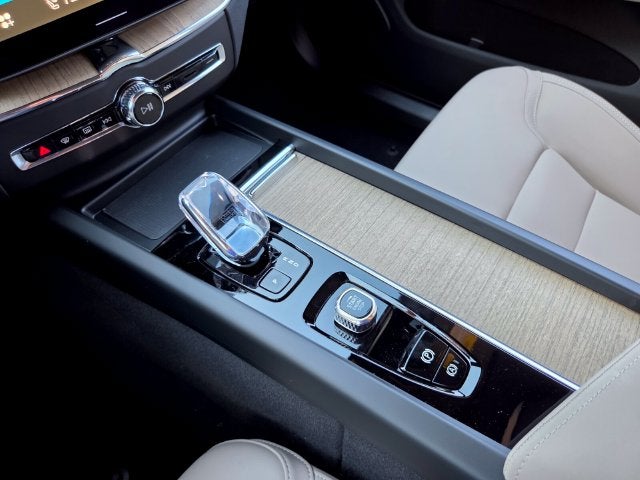 2027 Volvo XC60 B5 Core