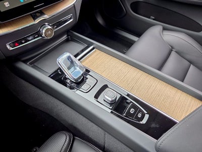 2027 Volvo XC60 B5 Ultra