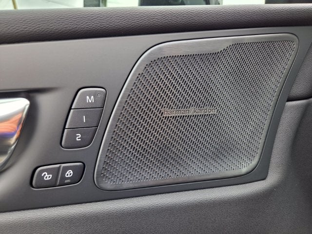 2027 Volvo XC60 B5 Ultra