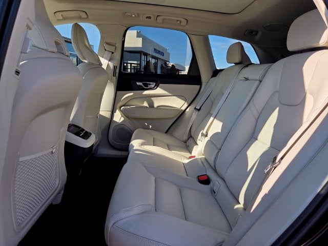 2027 Volvo XC60 B5 Ultra