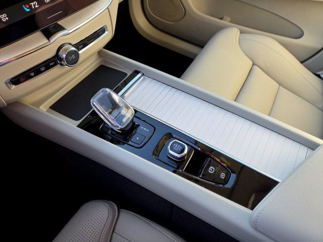 2027 Volvo XC60 B5 Ultra