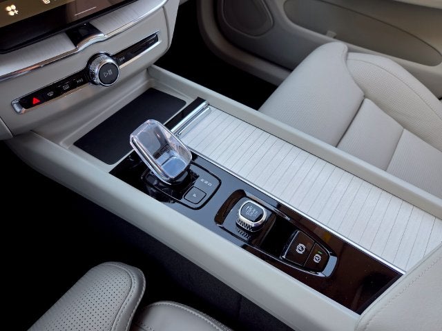 2027 Volvo XC60 B5 Ultra