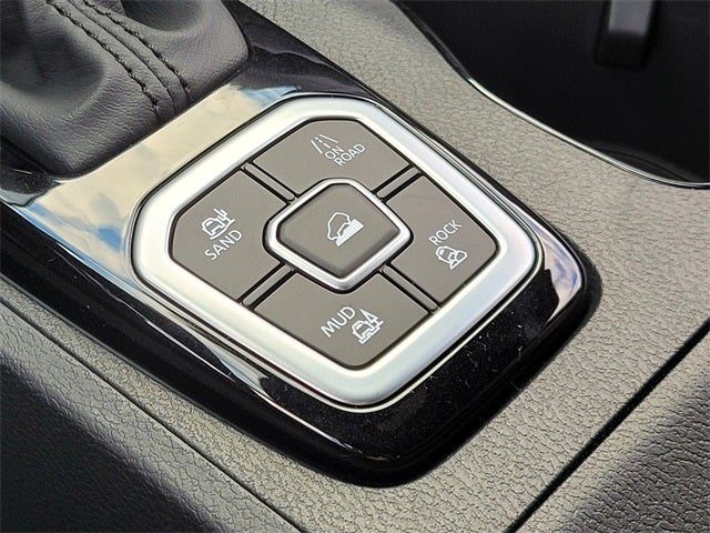 2026 Nissan Frontier SV DARK ARMOR 4WD