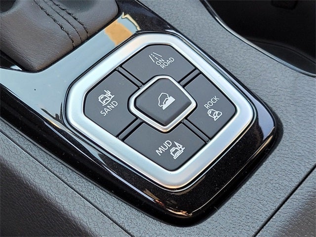 2026 Nissan Frontier SV DARK ARMOR 4WD