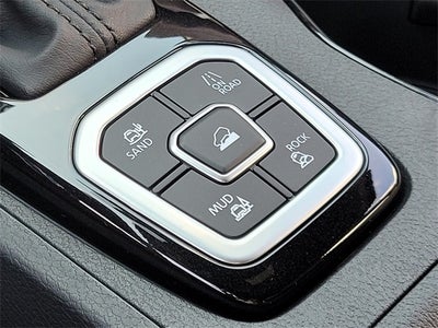 2026 Nissan Frontier SV DARK ARMOR 4WD