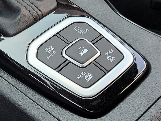 2026 Nissan Frontier SV DARK ARMOR 4WD