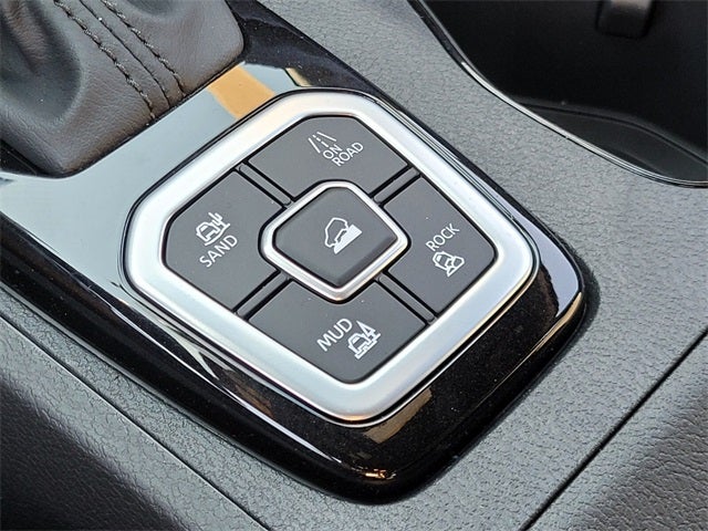 2026 Nissan Frontier SV DARK ARMOR 4WD