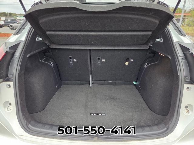 2022 Nissan Kicks SR