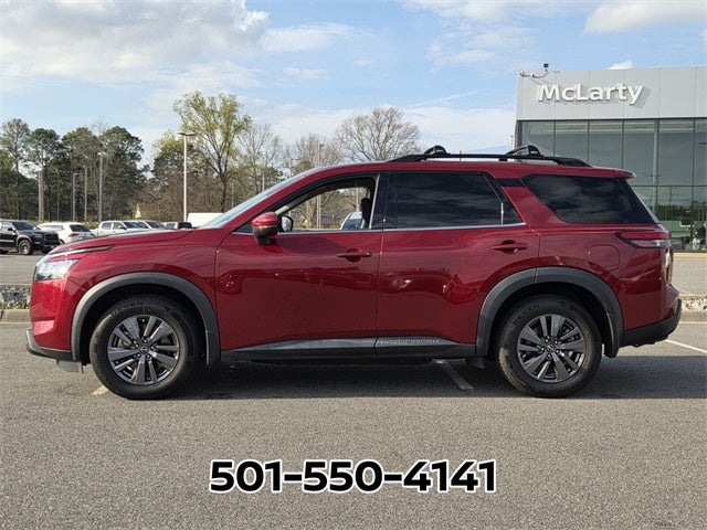 2022 Nissan Pathfinder SV