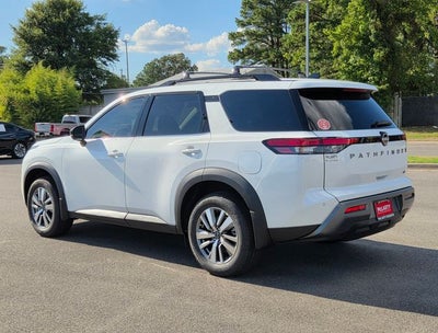 2026 Nissan Pathfinder SL