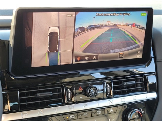 2026 Nissan Pathfinder SL