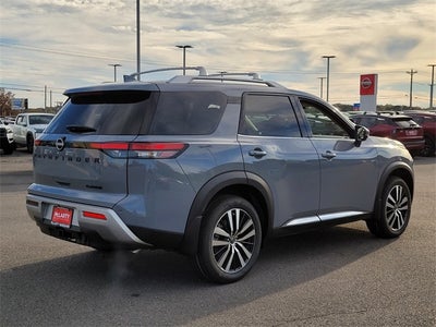 2025 Nissan Pathfinder Platinum