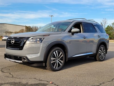 2025 Nissan Pathfinder Platinum