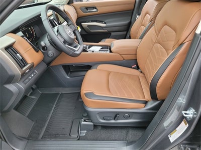 2025 Nissan Pathfinder Platinum