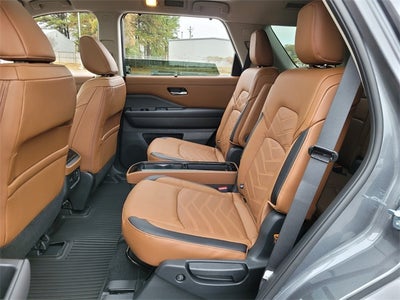 2025 Nissan Pathfinder Platinum