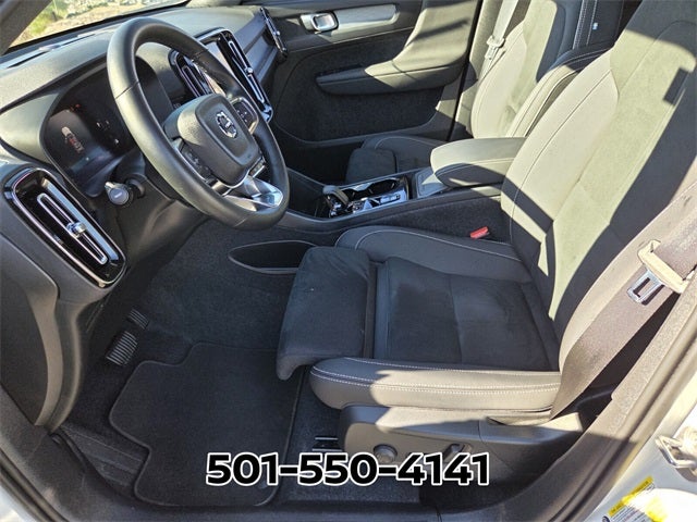 2025 Volvo XC40 B5 Plus Dark Theme