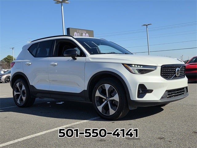 2025 Volvo XC40 B5 Plus Dark Theme