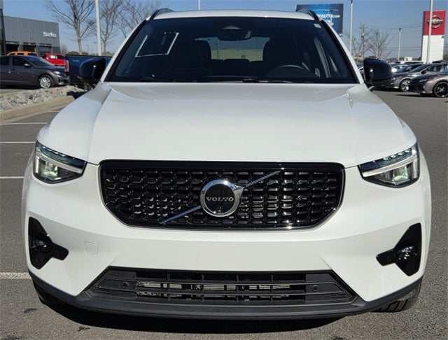 2025 Volvo XC40 B5 Plus Dark Theme