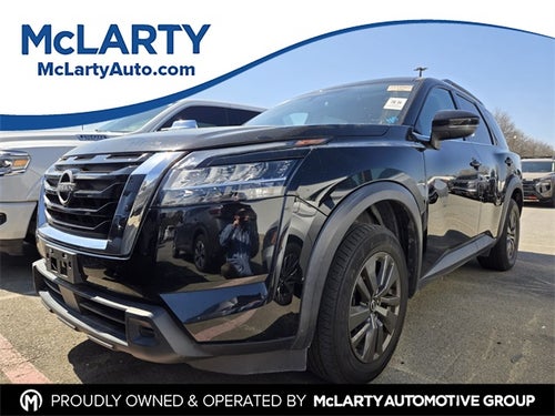 2022 Nissan Pathfinder SV