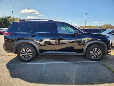 2022 Nissan Pathfinder SV