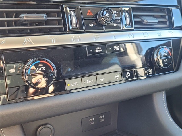 2026 Nissan Pathfinder SV