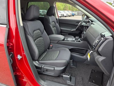 2026 Nissan Pathfinder SV PREMIUM PACKAGE