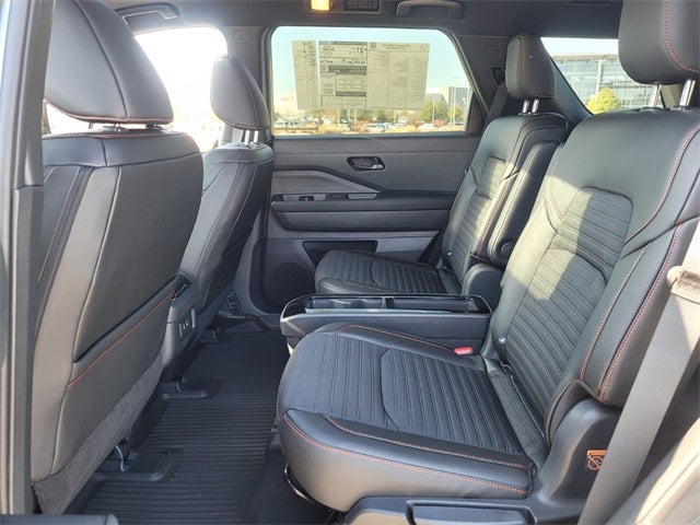 2026 Nissan Pathfinder SV PREMINUM PACKAGE