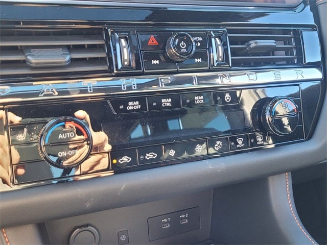 2026 Nissan Pathfinder SV