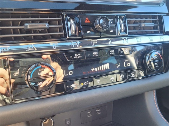 2026 Nissan Pathfinder SV