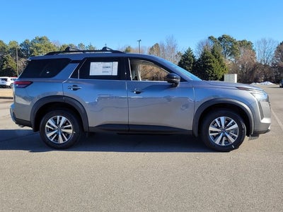 2026 Nissan Pathfinder SL