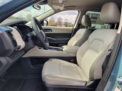 2026 Nissan Pathfinder SL