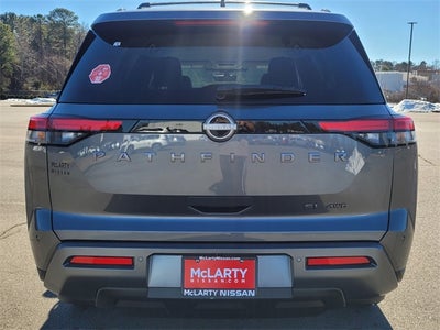 2026 Nissan Pathfinder SL