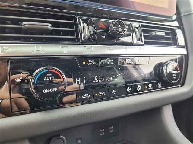 2026 Nissan Pathfinder SL PREMIUM PACKAGE