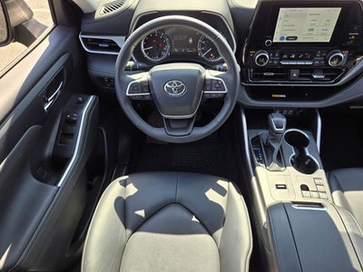 2024 Toyota Highlander LE