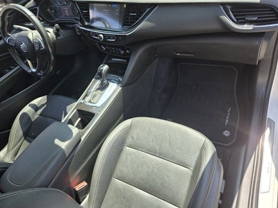 2019 Buick Regal TourX Essence