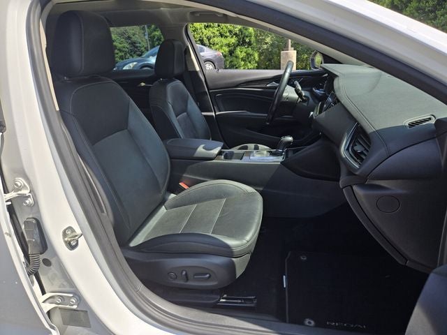 2019 Buick Regal TourX Essence