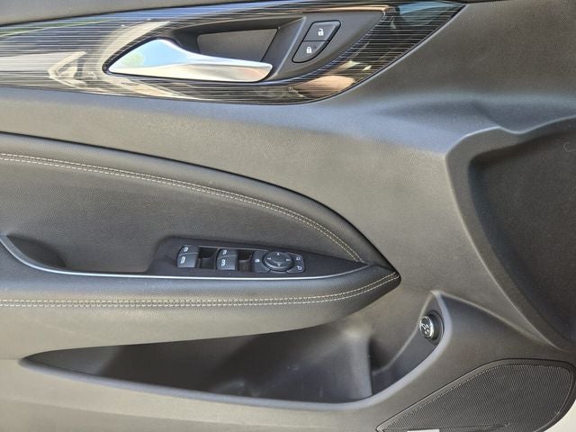 2019 Buick Regal TourX Essence
