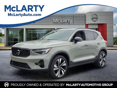 2024 Volvo XC40 B5 Plus Dark Theme