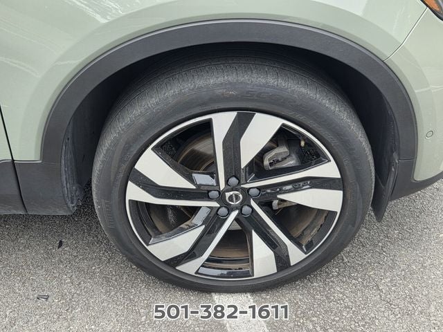 2024 Volvo XC40 B5 Plus Dark Theme