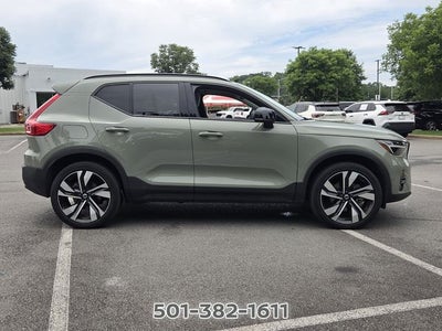 2024 Volvo XC40 B5 Plus Dark Theme