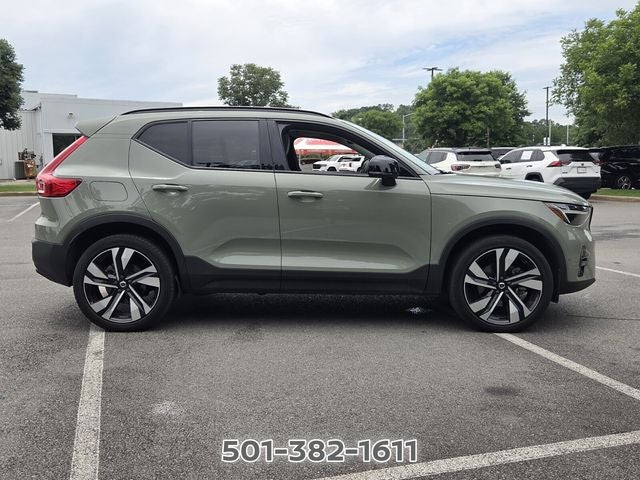 2024 Volvo XC40 B5 Plus Dark Theme