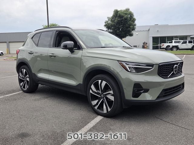2024 Volvo XC40 B5 Plus Dark Theme