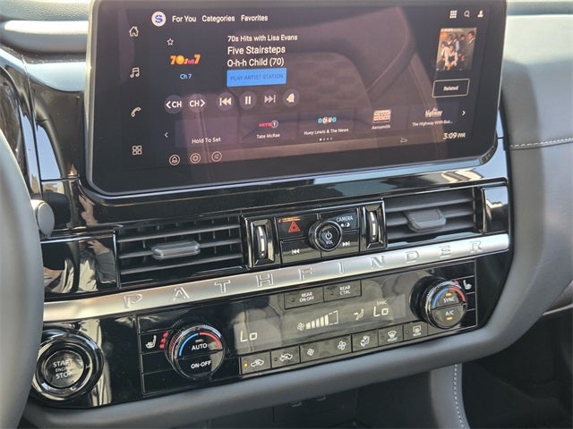 2026 Nissan Pathfinder SV